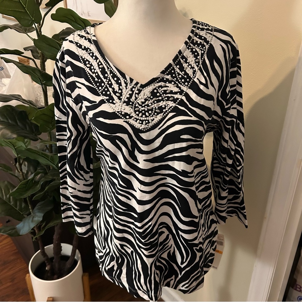 NWT Alfred Dunner stunning black and white 3/4 sleeve, size Small